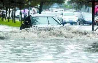 汽車涉水