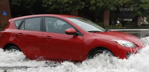 汽車淹缸