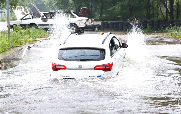 涉水車