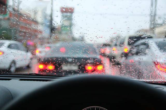 雨天行車